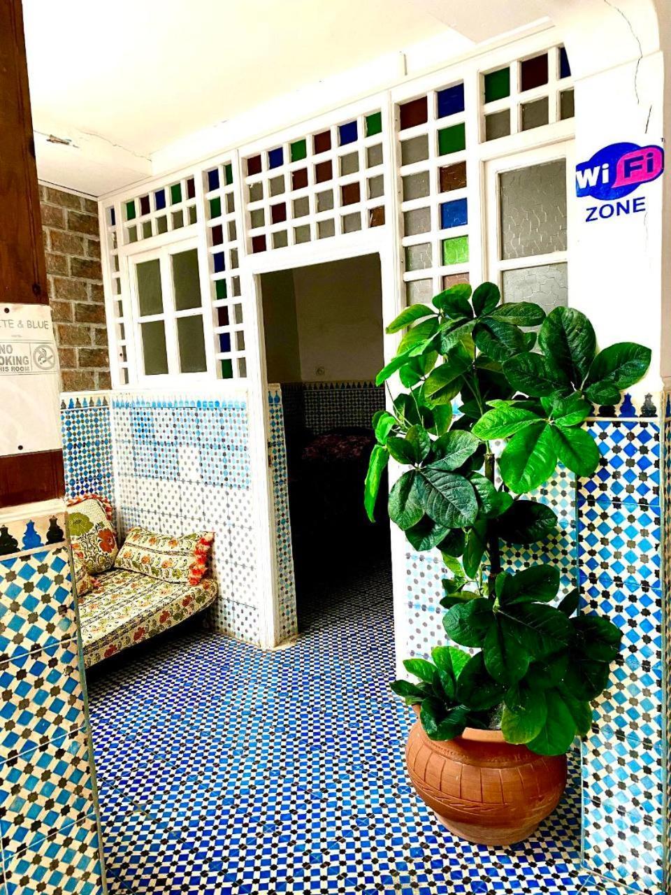 White And Blue Hostel Есувейра Екстериор снимка